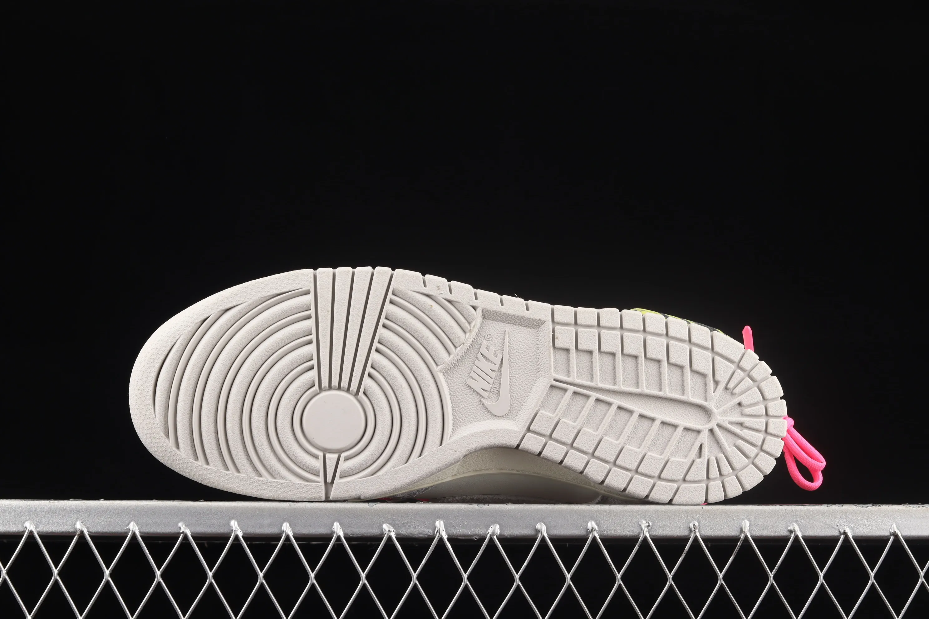 All Categories Nk SB Dunk Series Nk SB Dunk Low Low-top Sneakers Pure Original Version OF x Nk Dunk Low OW Suede SB Smash Backboard Fashion Casual Sneakers DJ0950-117